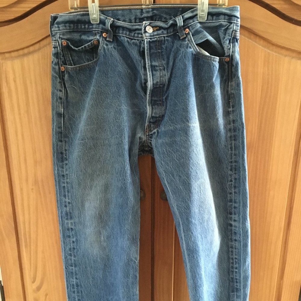 EUC LEVI 501 BUTTON FLY 38 X 30 BLUE DENIM JEANS - Picture 5 of 9